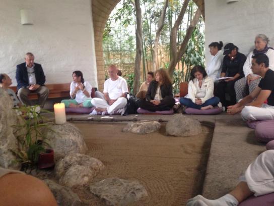 imagen meditación grupal